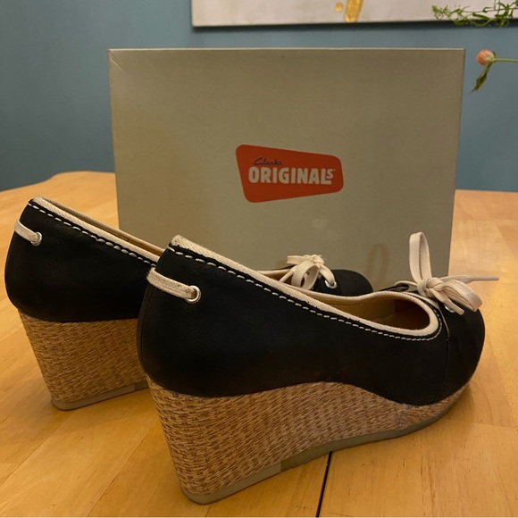 New in box,  Clark’s Originals- Vogue Rose Crepe Wedge Heels!! - Picture 2 of 7